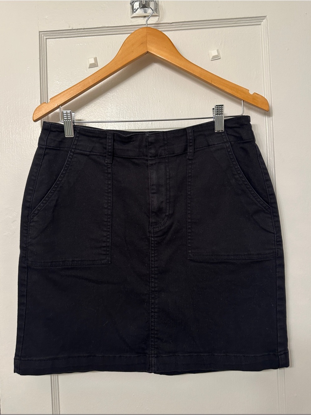 Kut from the Kloth Black Mini Skirt with Front Pockets